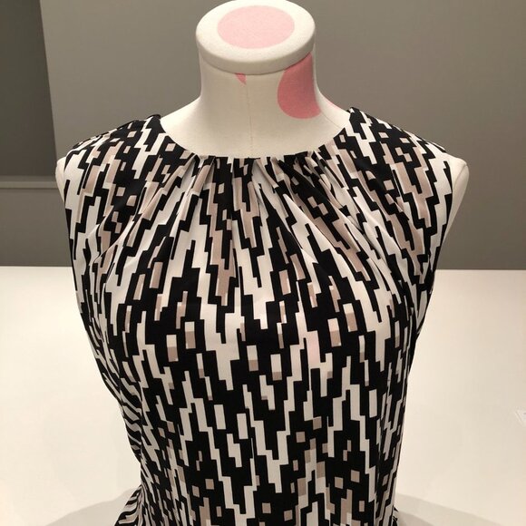 Calvin Klein Sleeveless Scoop Neck Top in Geometric Pattern Blk/Tan/White Sz S - Picture 2 of 13